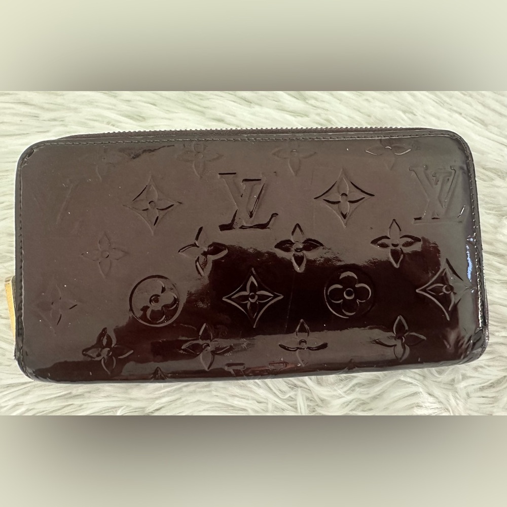 Louis Vuitton Vernis Amarante Zip‎ Around Wallet